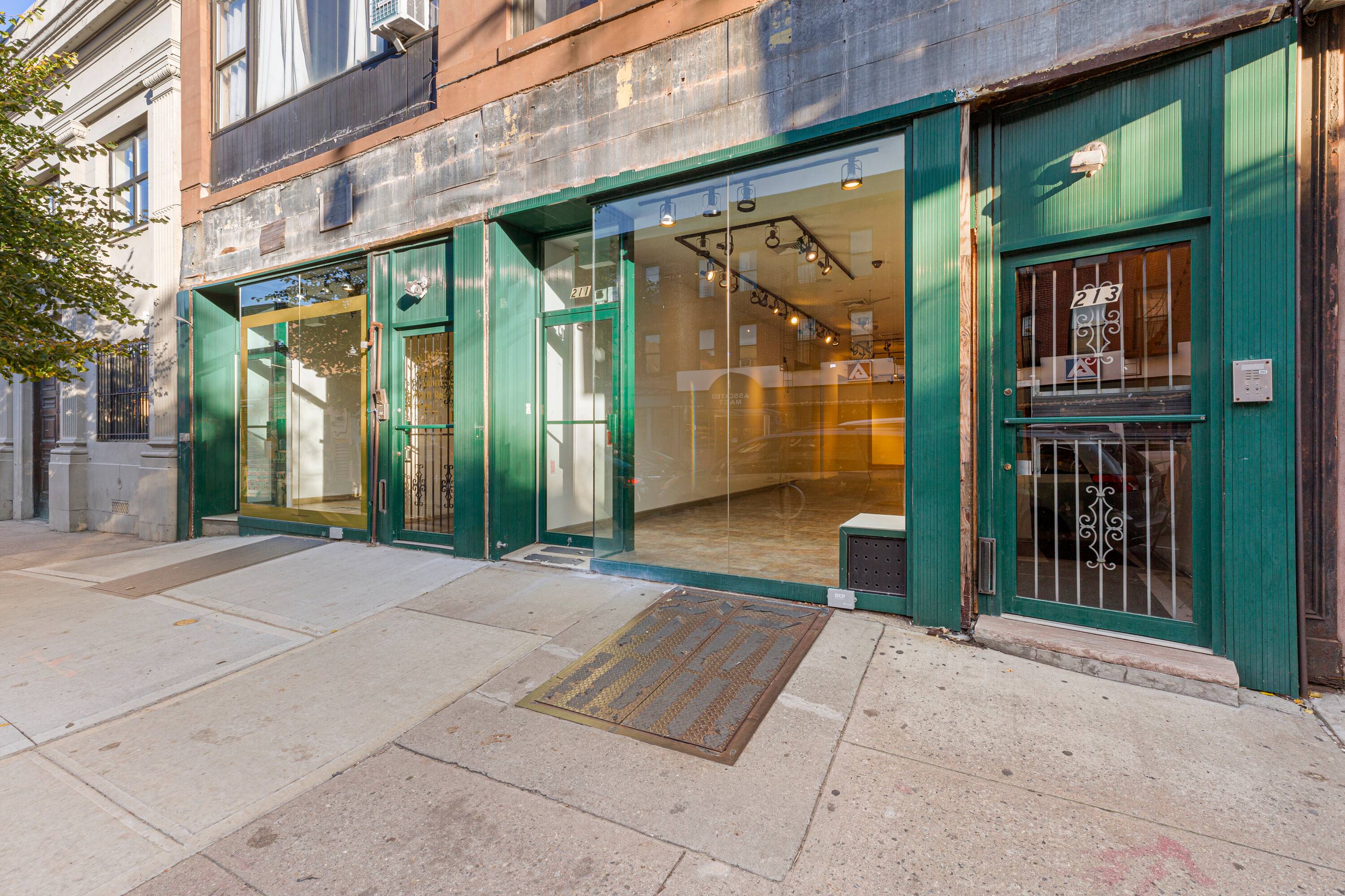 Fifth Avenue Park Slope White Box Retail -  30' frontage - foot traffic galore - visualize your brand here