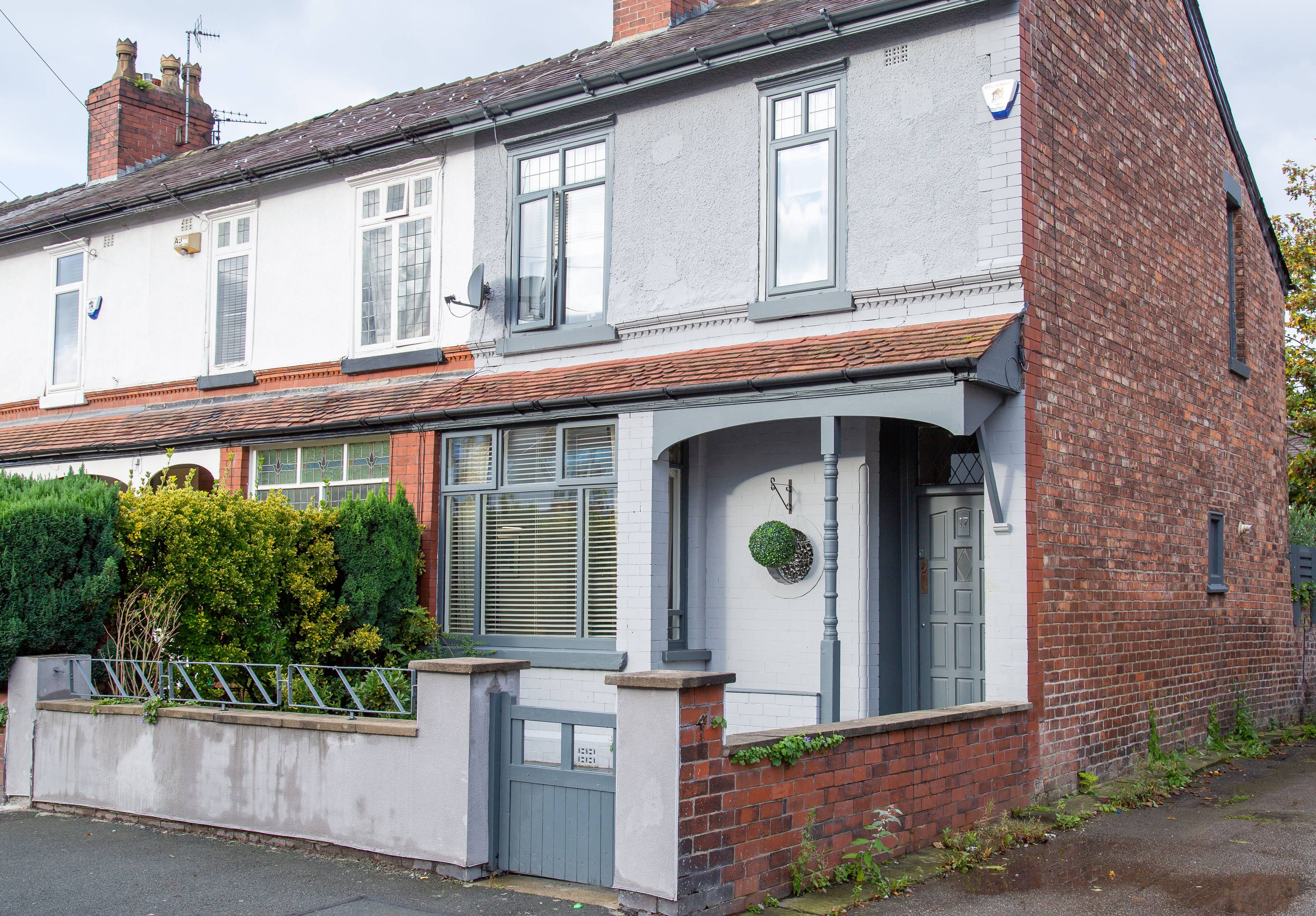 This unique end of terrace home is located within a short stroll to the vibrant Didsbury Village, Metrolink and schools.
