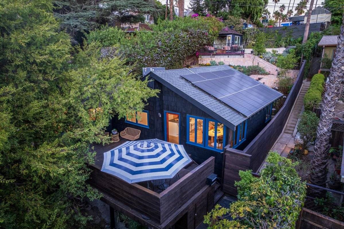 ARTISTRY TREE HOUSE IN THE HEART OF SILVER LAKE