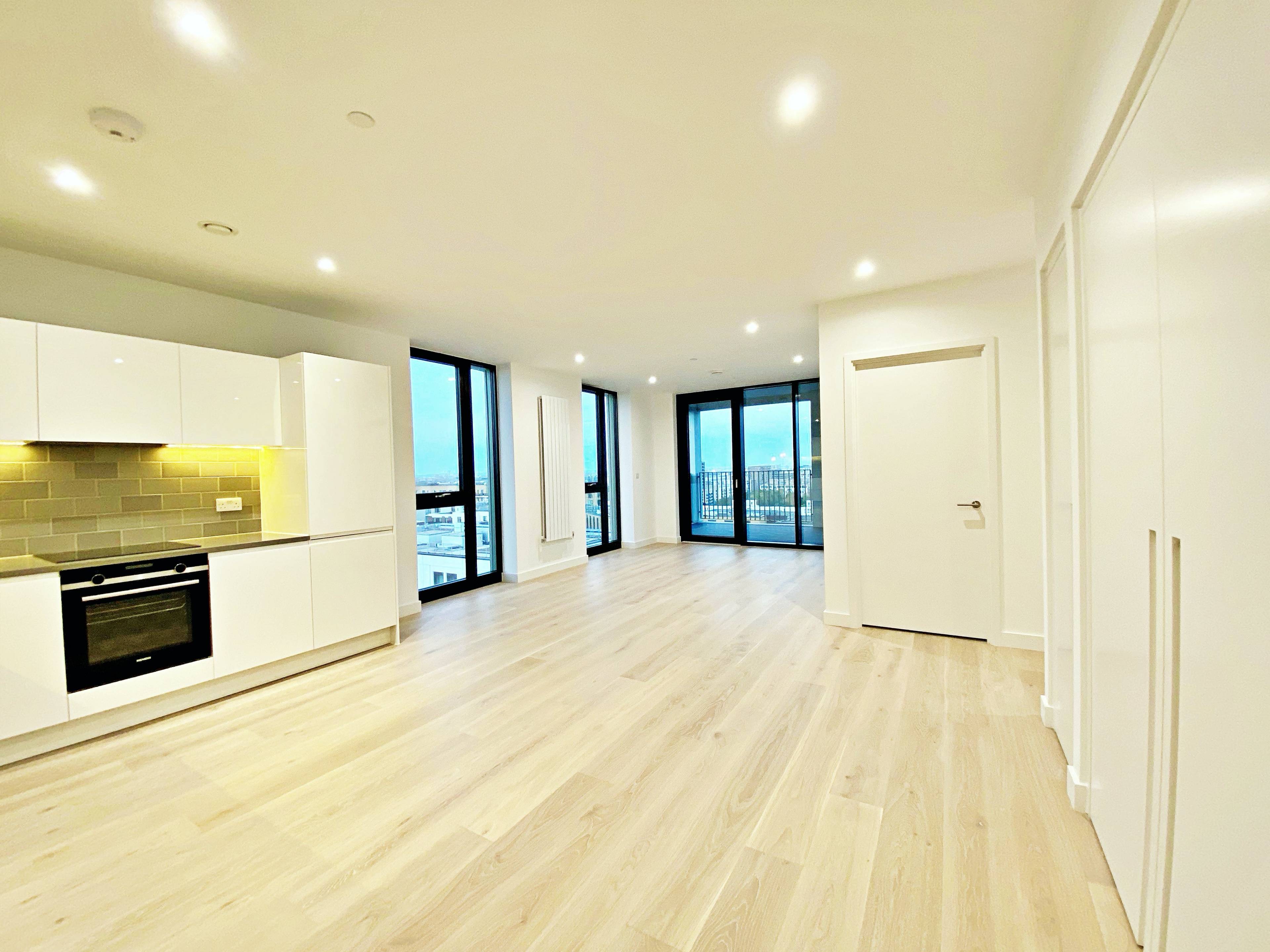 2BD Apartment with Amazing Views in Royal Wharf
