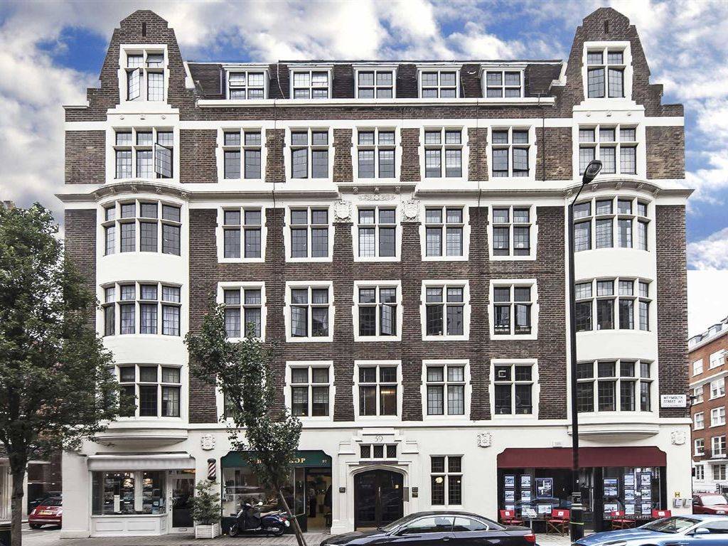 A modern one-bedroom courtyard apartment in the heart of Marylebone Village.