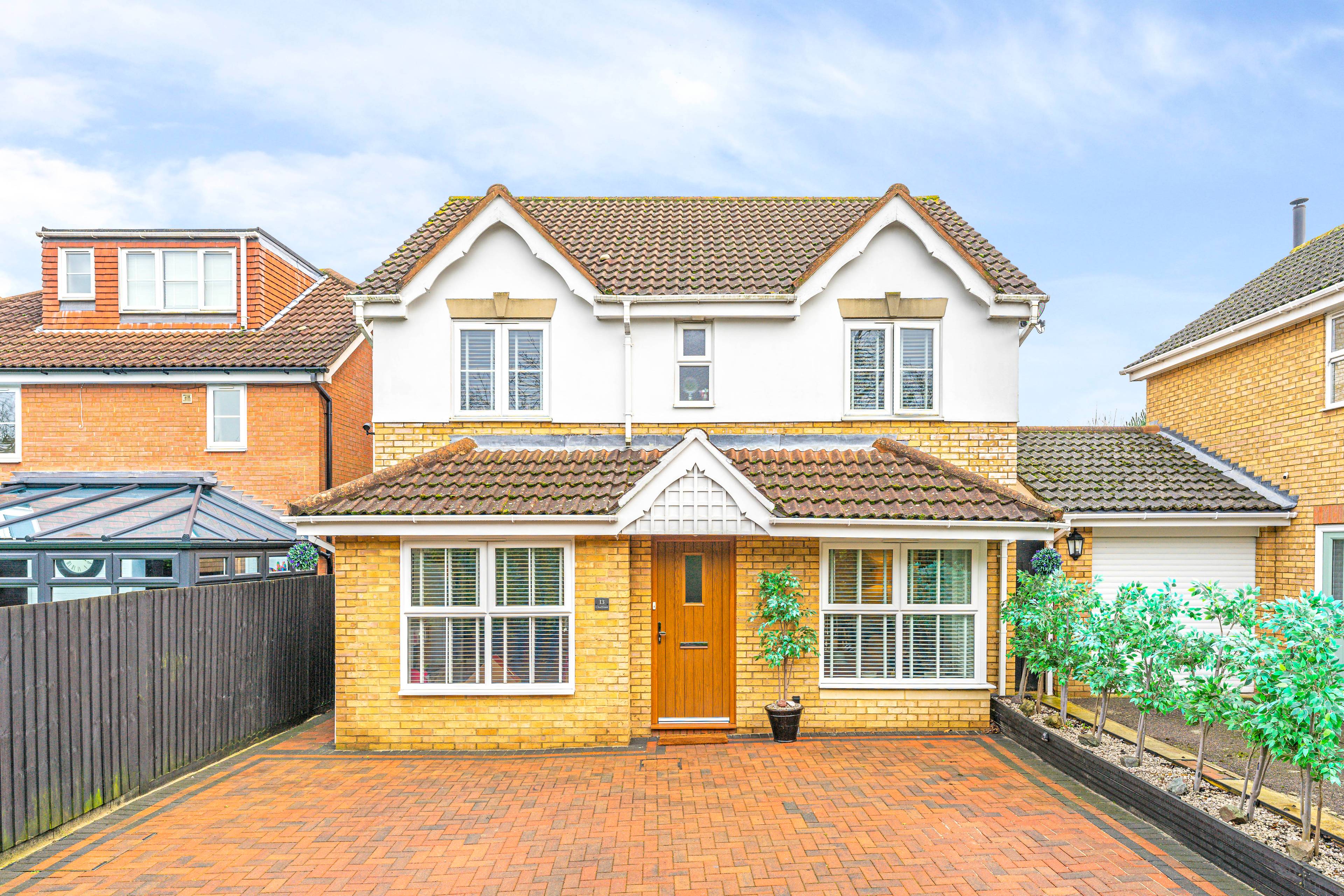 IMMACULATELY PRESENTED, DOUBLE FRONTED, DETACHED HOUSE  ON THE POPULAR CHURCH  LANGLEY DEVELOPMENT