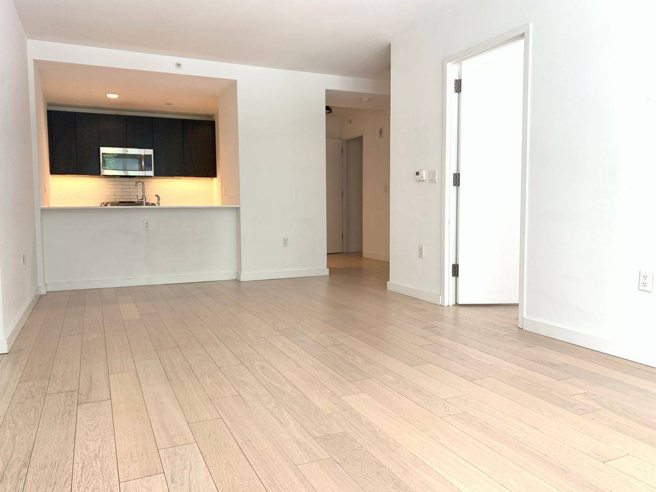 *AMAZING DEAL* Spacious 1 Bed 1 Bath | 840 sq ft| Walk-in Closet | Home Office | Condo-level Fixtures | Luxury Building