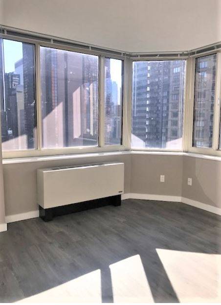 No Fee, 2 Months Free, Beautiful View 2 Bed/2Bath Mid-Town $3927