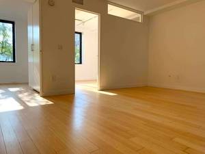 No Fee,`2BR in Well-Kept East Village Building