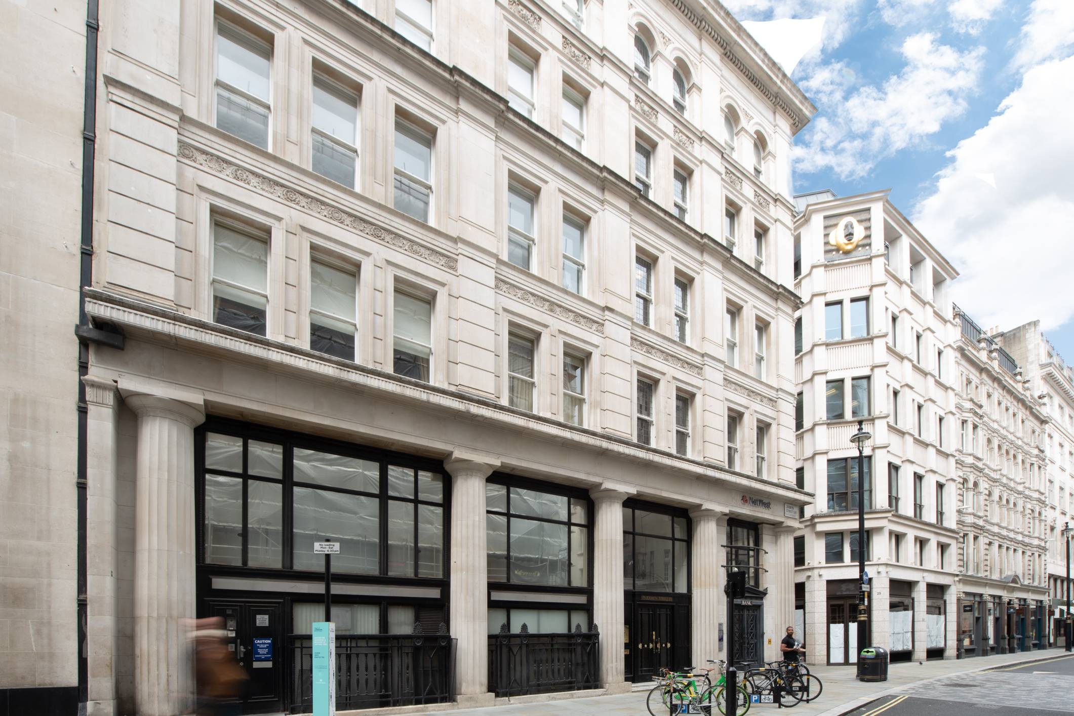 A modern one-bedroom apartment on Jermyn Street in the heart of St. James's. Located on the first floor of a Grade II* listed building, a refurbished and stylish apartment allowing a generous amount of natural light with high ceilings.
