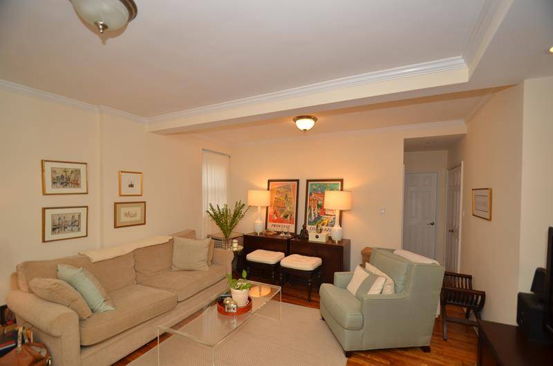 LARGE ONE BEDROOM APARTMENT... PRIME LOCATION IN Greenwich Village... STEPS FROM Washington Square Park, Union Square, NYU