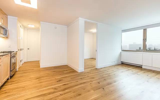 UES 2BD/1.5 BA with condo finishes, in-unit W/D, Walk-in-Closet, Beautiful Roof Deck