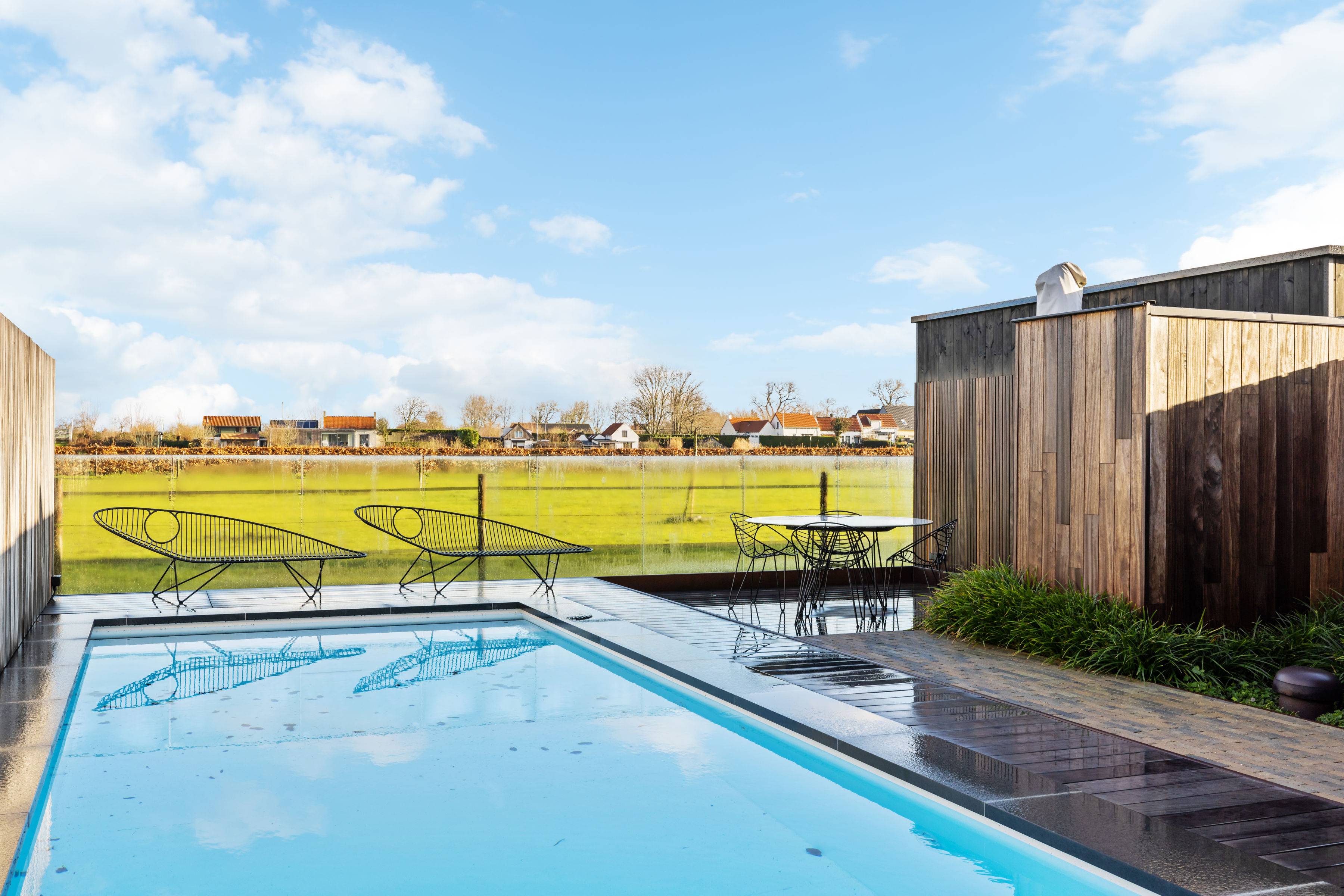 UNIQUE DESIGNED HOUSE WITH SWIMMING POOL AND VIEW ON CADZAND POLDERS