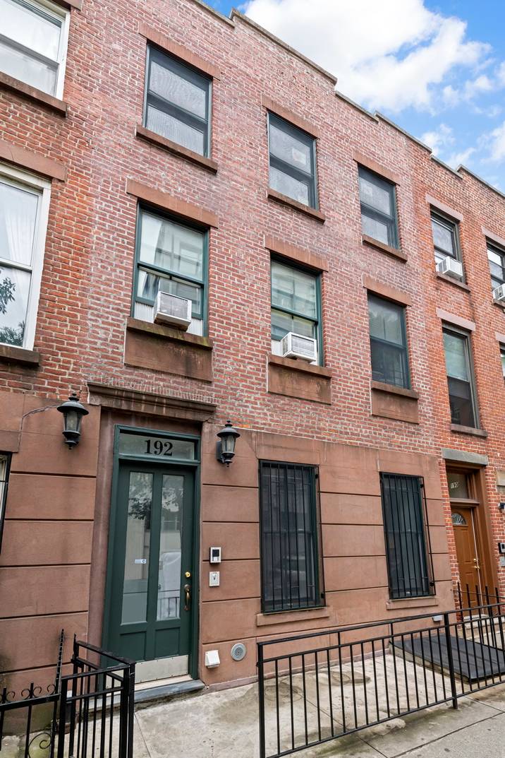Carroll Gardens 2 bed with private terrace.