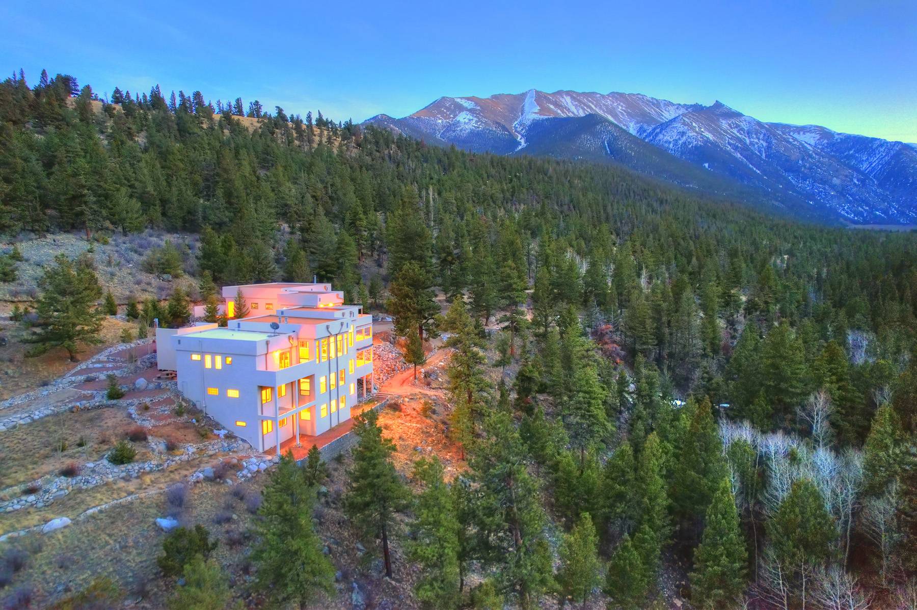 Frank Loyd Wright-inspired Mountain Modern Home
