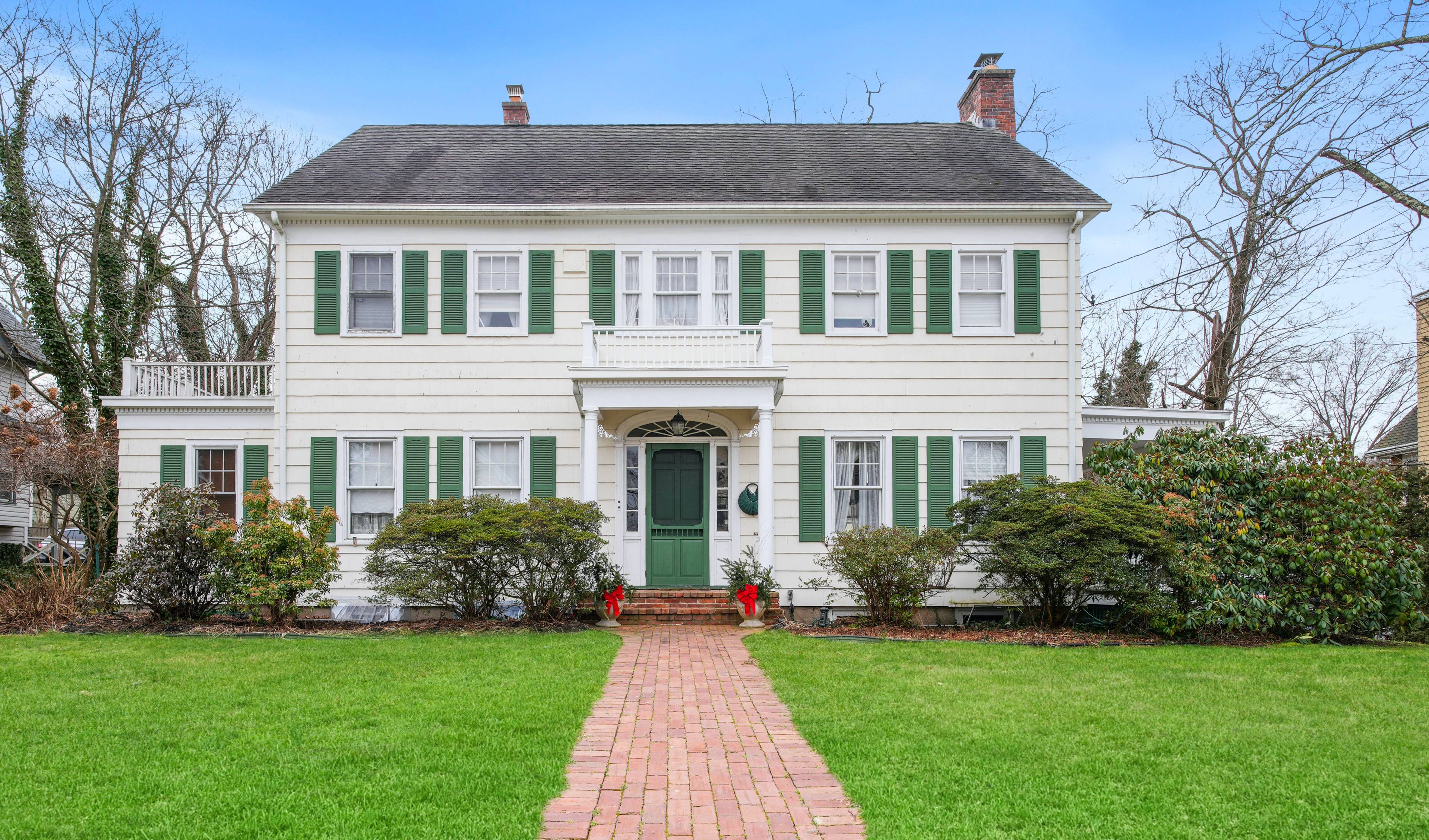 Classic Center  Hall Colonial In Huntington