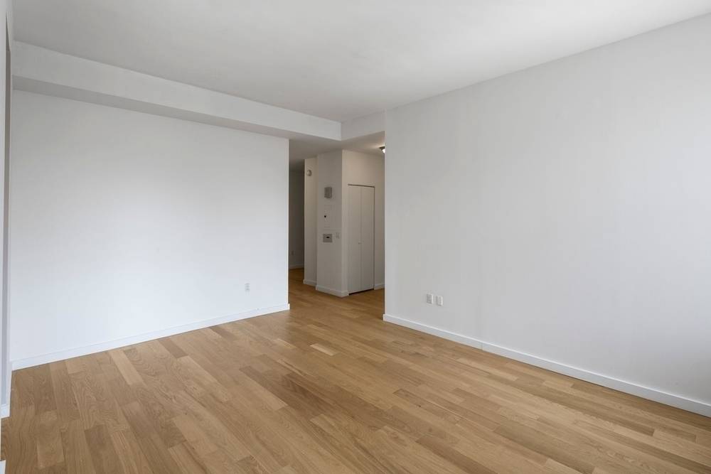 NO FEE | 1 BED/ 1 BATH NEWLY RENOVATED APARTMENT IN FINANCIAL DISTRICT BUILDING | DOORMAN | ROOF DECK | FITNESS CENTER