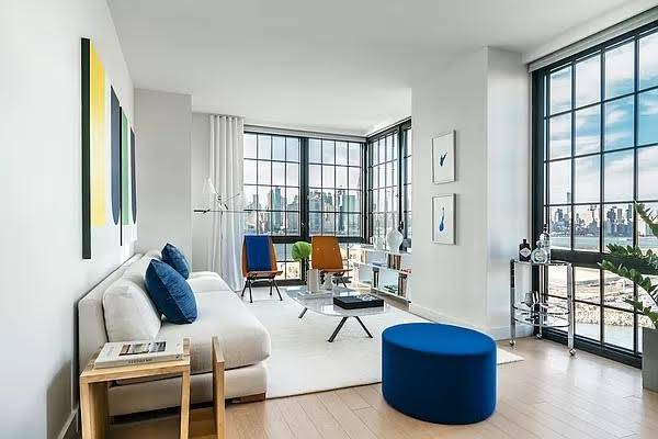 GREENPOINT 2-BEDROOM/2-BATH APARTMENT WITH BREATHTAKING VIEWS