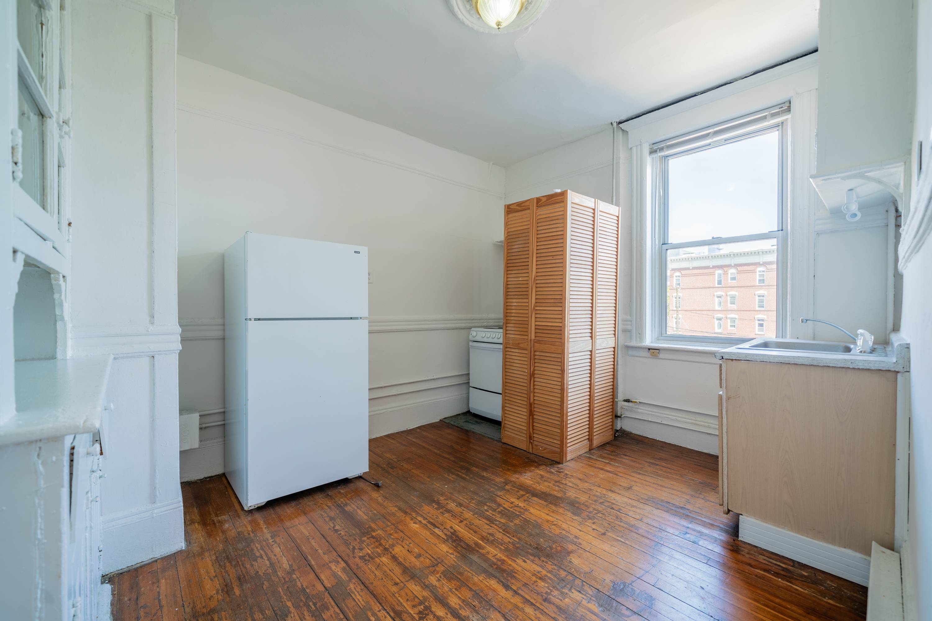 2BR + Den/1BA located in Uptown Hoboken, Trader Joes across the Street!  Seconds to Bus Line and Ferry to NYC!