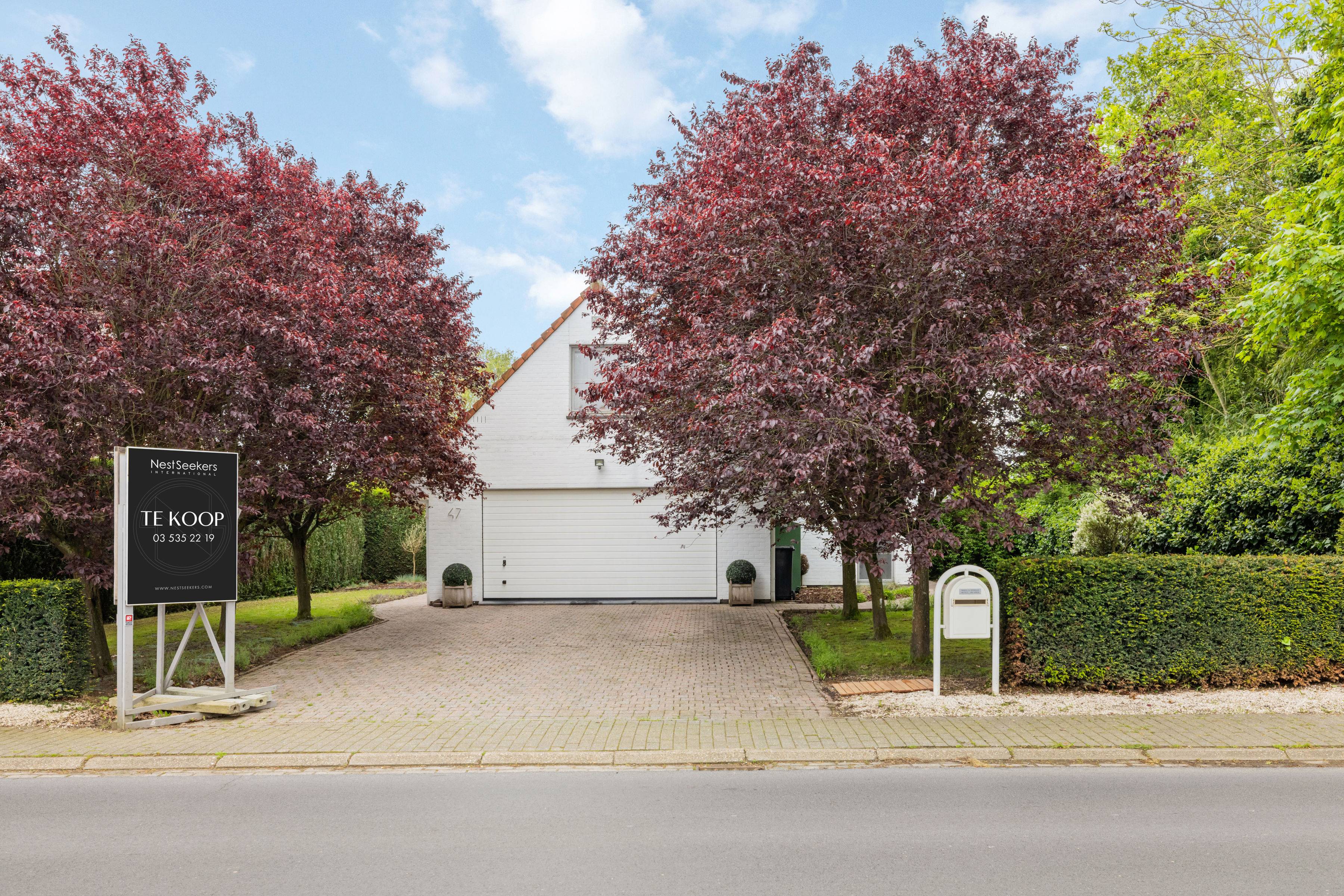 Charming Villa in Denderhoutem: Elegance and Comfort at Borrekent 47