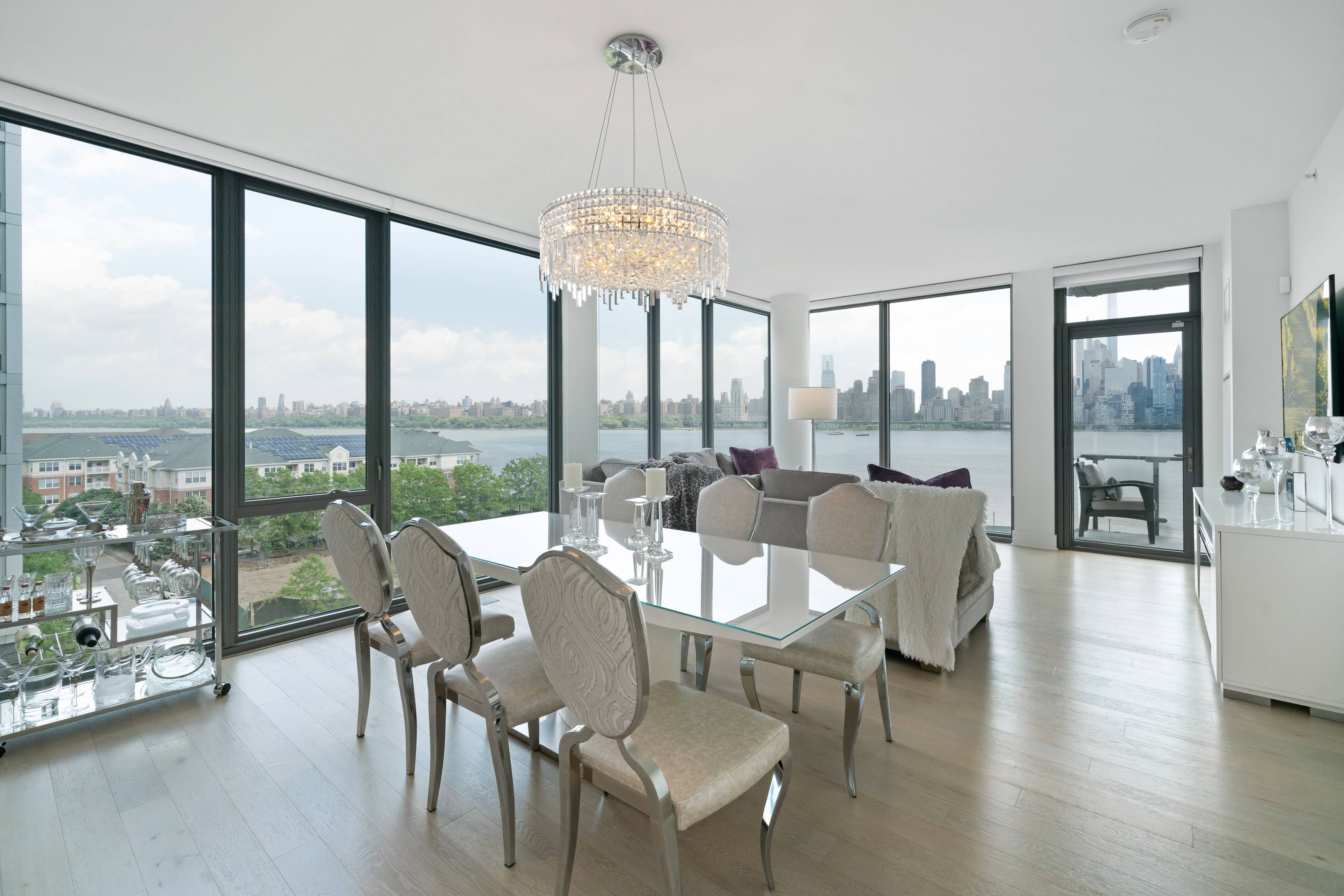 Magnificent 2br home with Panoramic NYC views for sale!!!