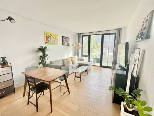 The Bond  747 sqft  1BR -Hunters Point w/ Outdoor Space NO FEE!