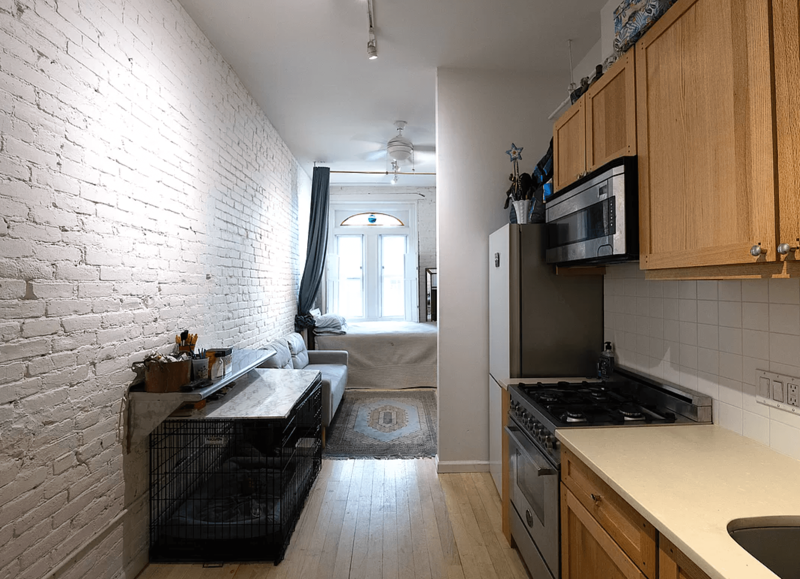 LARGE STUDIO LOFT WITH 11 FT CEILINGS. MODERN KITCHEN AND BATH.