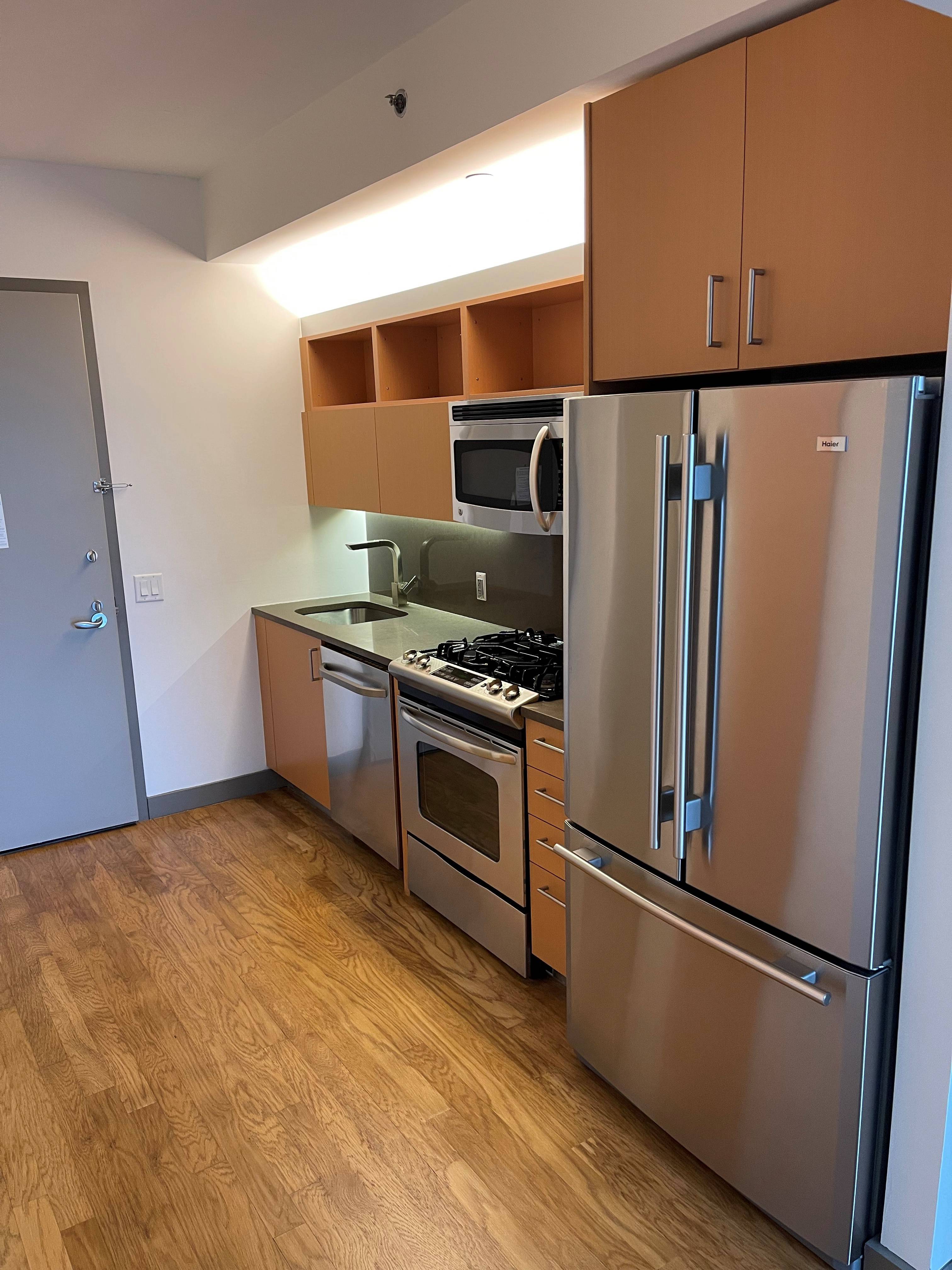 NO FEE Studio Apartment  in Financial District in a Luxury Building with the Swimming Pool and Gym
