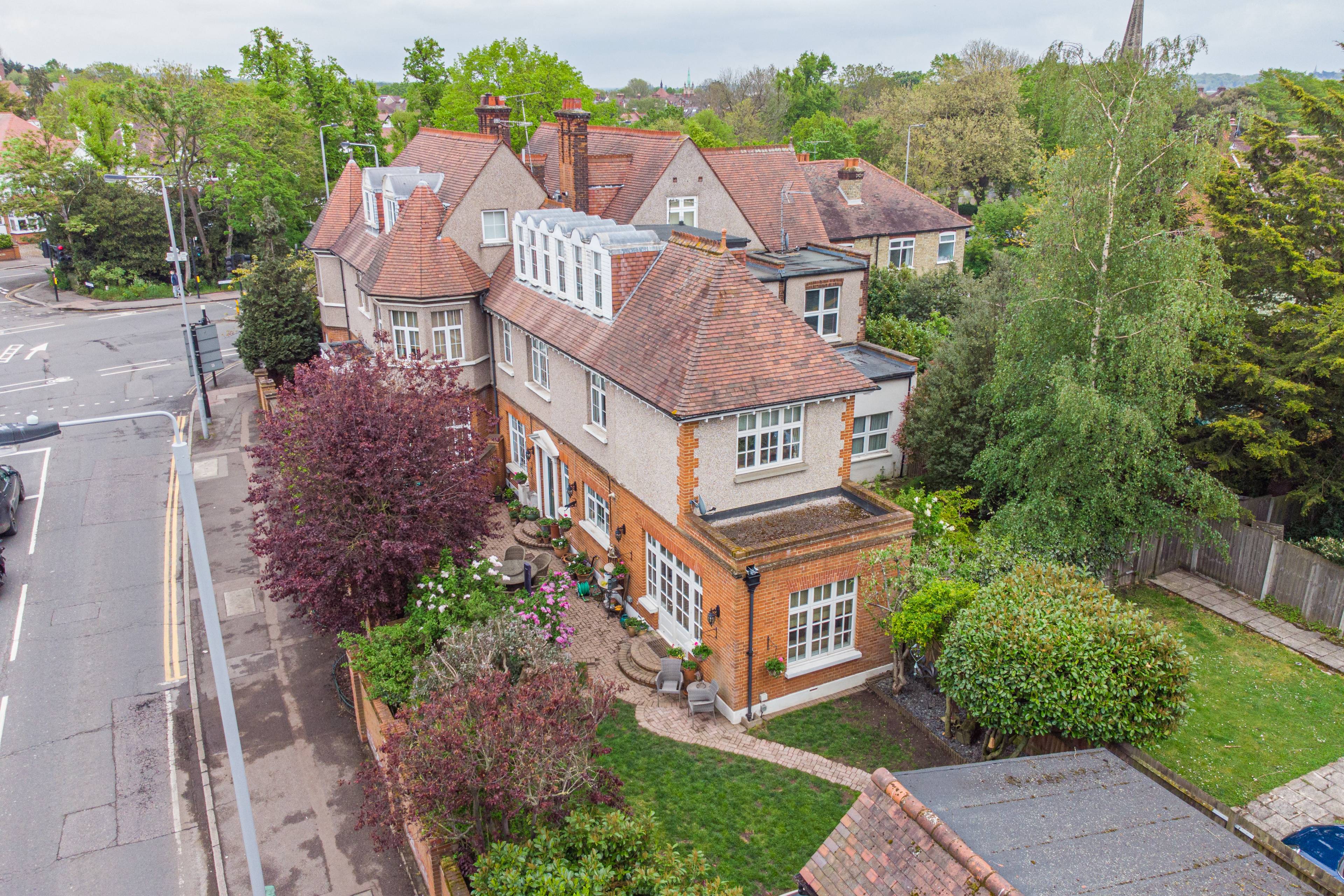 STUNNING EDWARDIAN  CONVERTED SCHOOL HOUSE LOCATED IN  NORTH CHINGFORD /INVESTMENT OPPORTUNITY