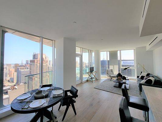 Luxury 2bed/2 bath with terrace and floor to ceiling windows in Midtown new development