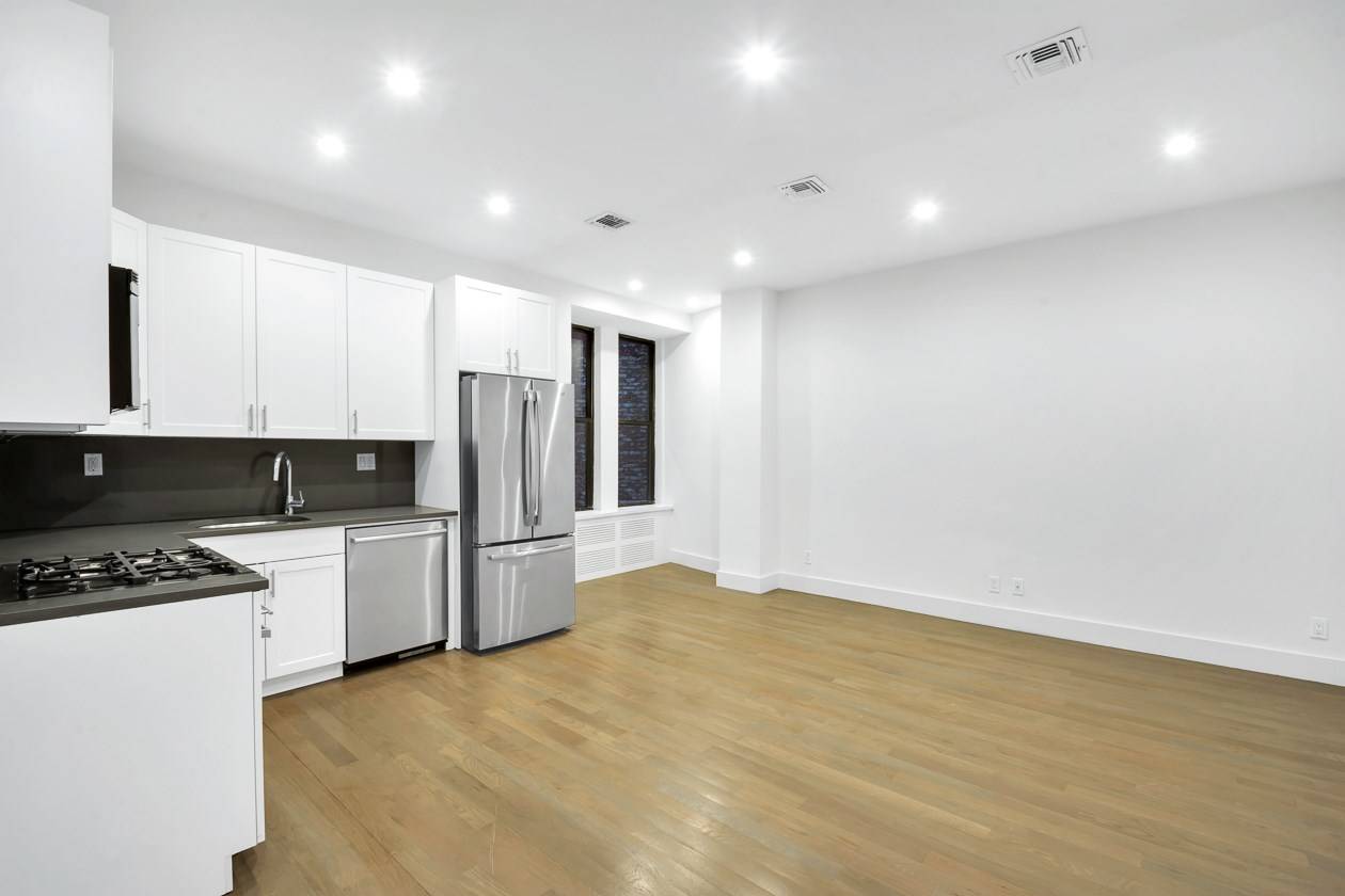 PRIME NOMAD LOCATION,31 STREET AND MADISON AVE,2 BEDROOMS 2 BATHROOMS,STEPS FROM MADISON SQUARE PARK,5TH AVE