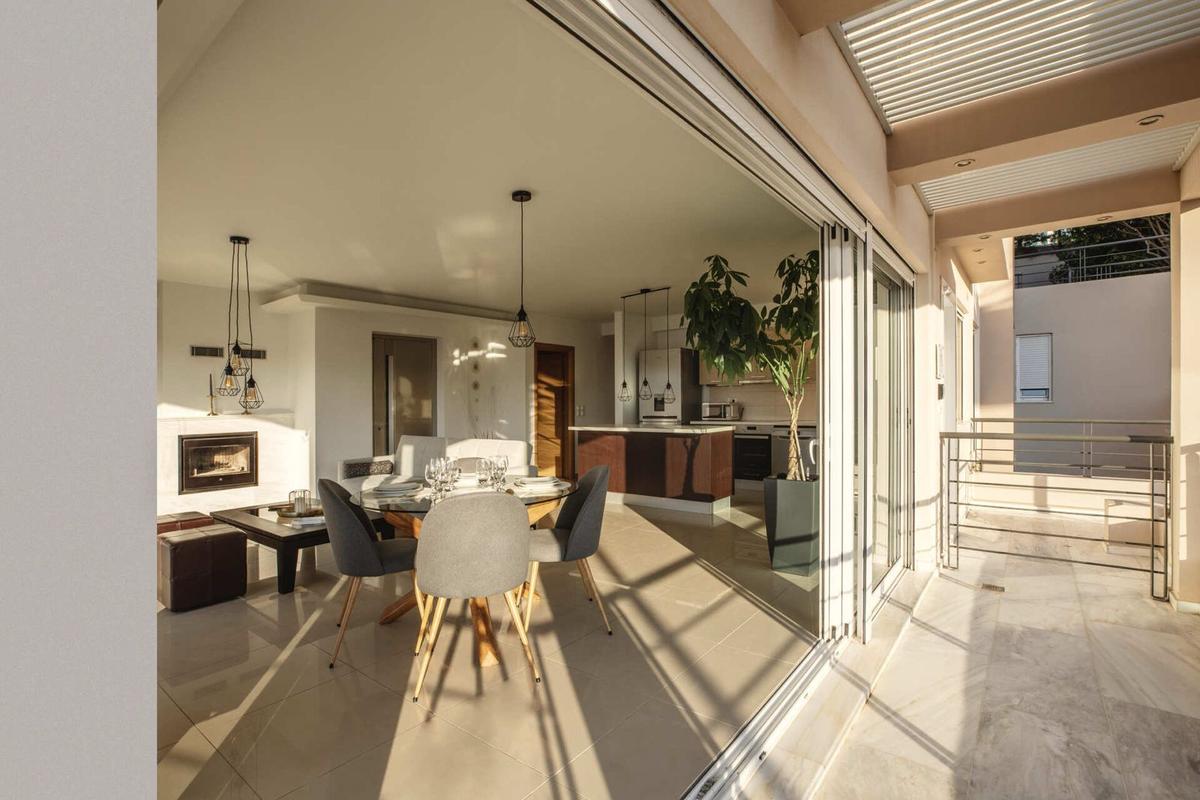 2-bed Apartment for Rent in Voula - Athens - Terrace giving unto the Dining Room