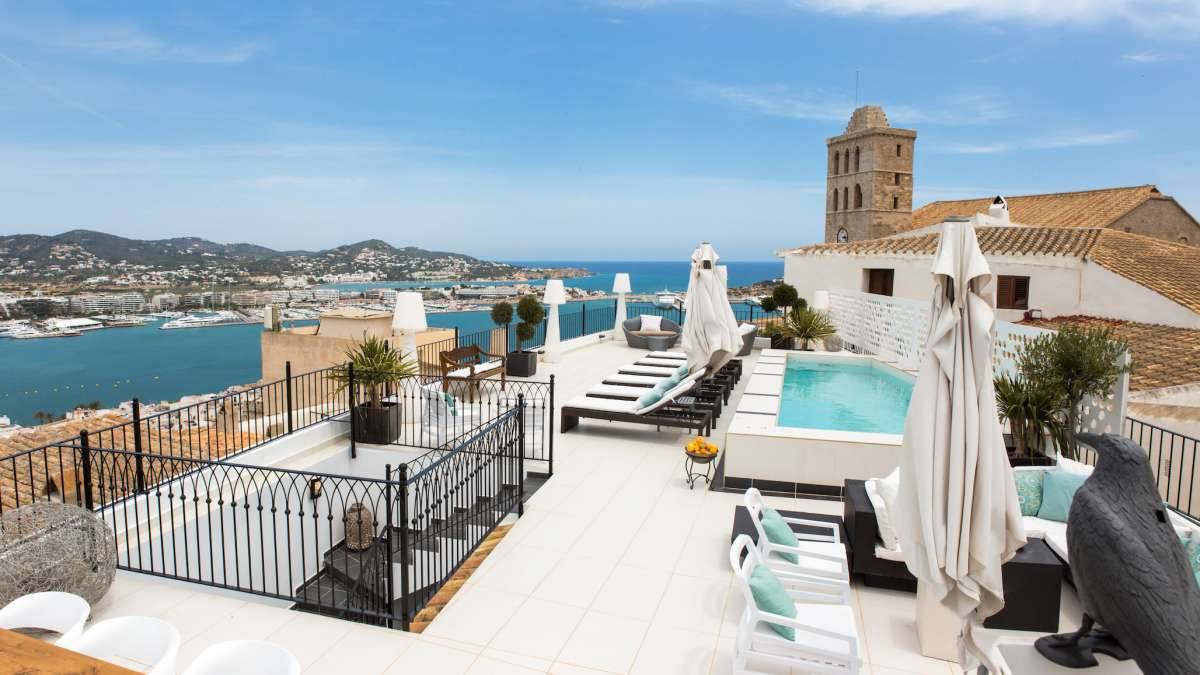 This villa is located in a truly beautiful and unique location in the heart of Dalt Vila.