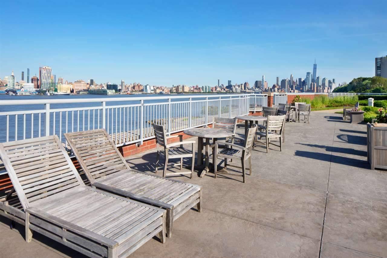 Beautiful, South-Facing Unit in Hoboken's Premier Waterfront Maxwell Place