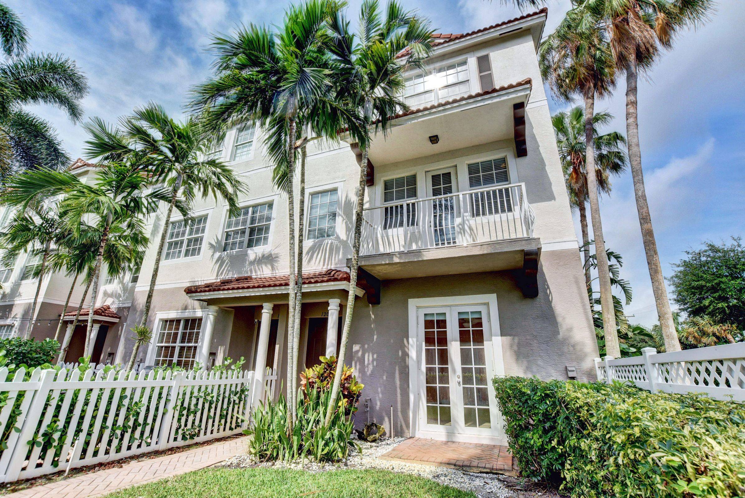 3 Story Townhome in Gated Community with Intracoastal Access