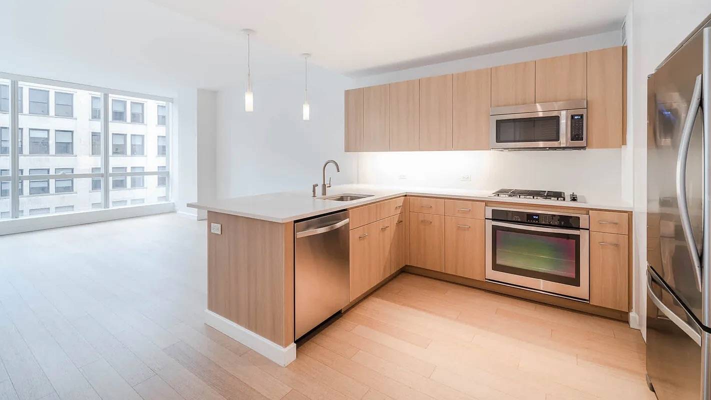 SPACIOUS STUDIO WITH FLOOR TO CEILING VIEWS OF THE MIDTOWN SKYLINE IN AMENITY FILLED BUILDING