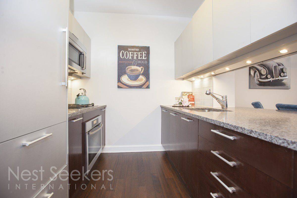 Beautiful 1 Bed Residence with in Unit Washer & Dryer & City Views @ The Avery!