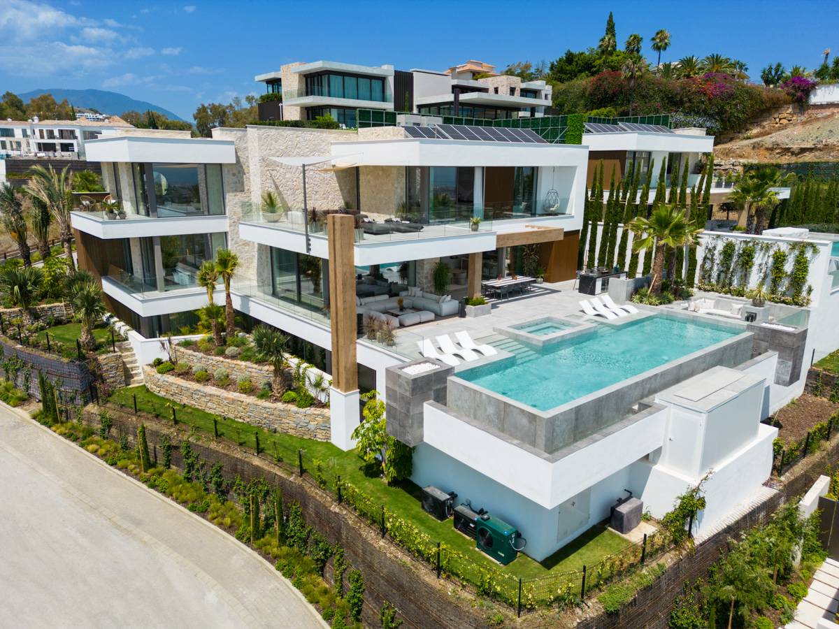 Big Daddy! The Modern Architectural Masterpiece on the Hills of La Quinta is now up for Sale
