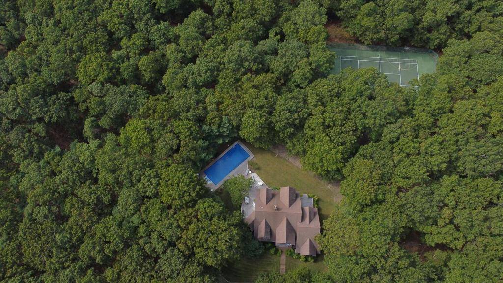 Secluded East Hampton Traditional W/ Pool and Tennis - Minutes from Town and Beach