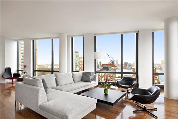 Three bedroom with private  Balcony  in Tribeca