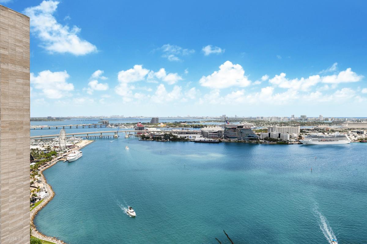 one-miami-east-riverwalk-biscayne-bay-