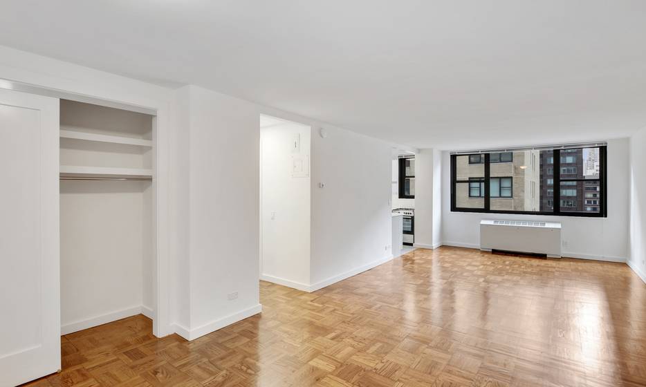 Sprawling One bedroom luxury Residence In the Heart of Columbus Circle