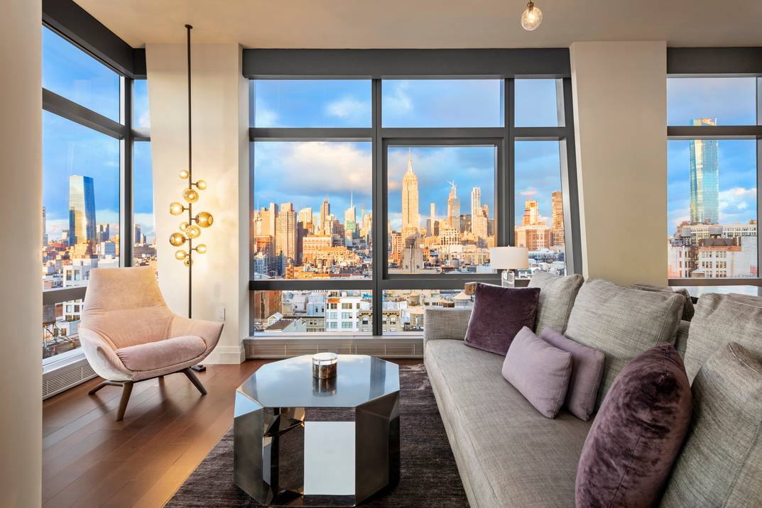 FULLY FURNISHED 3 Bedroom with Breathtaking Iconic Skyline Views!