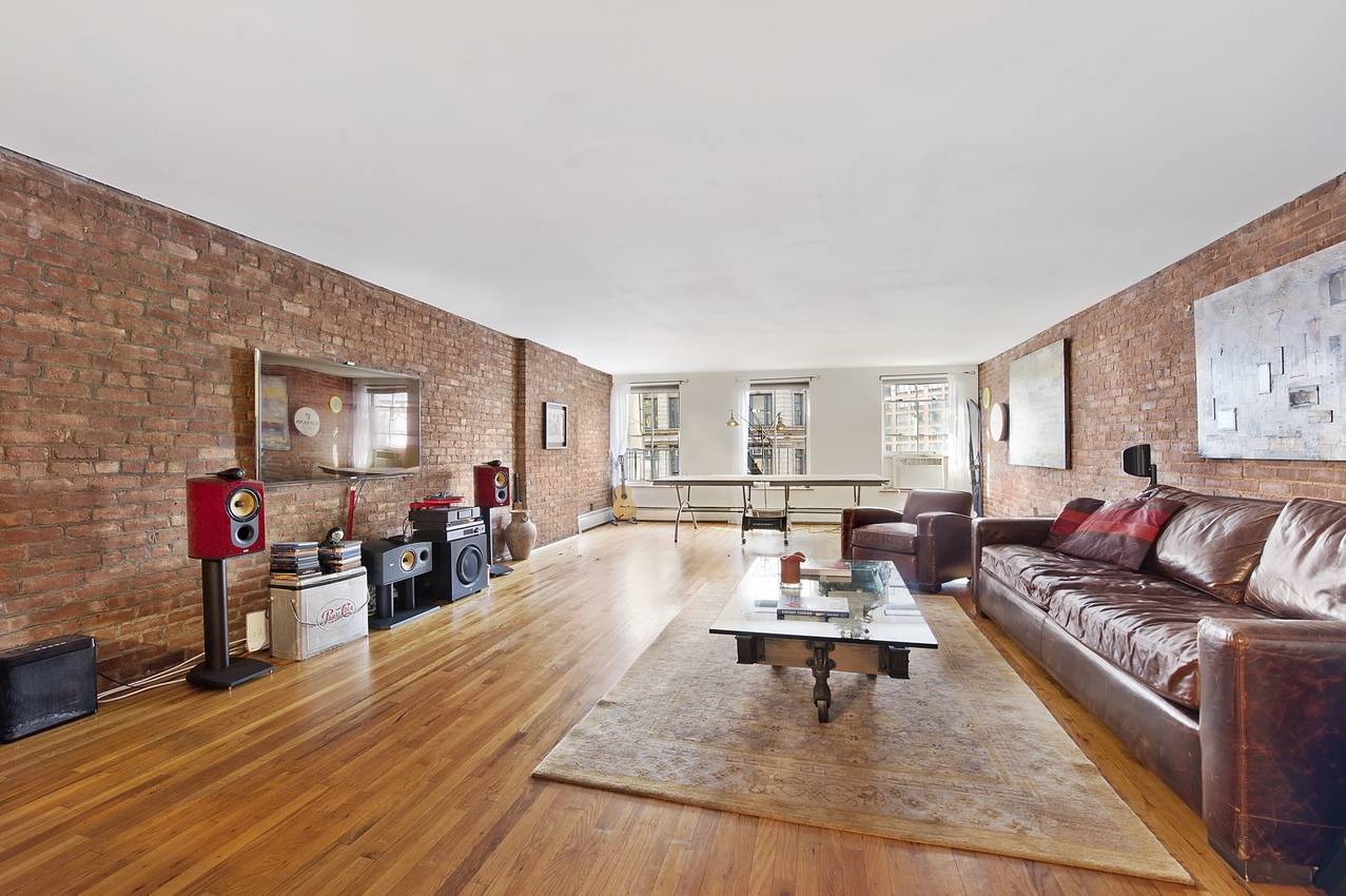 Expansive Soho Loft - 1 bed and 1.5 bath with Exposed Brick