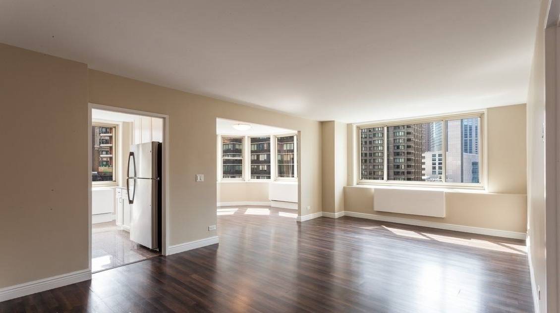 2 BED/2 BATHS FULL SERVICE LUXURY BUILDING LOCATED A SHORT DISTANCE FROM CENTRAL PARK