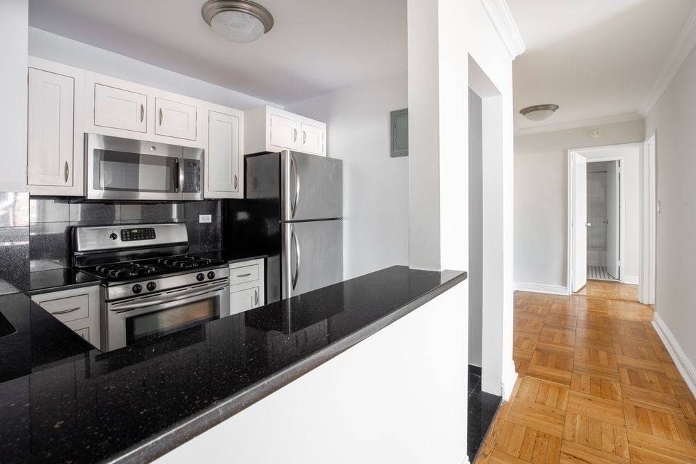 *Come check out this beautiful 2 Bedroom in the Upper East Side*