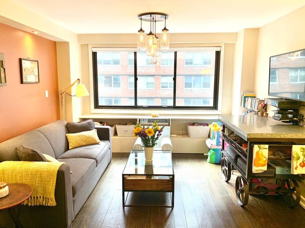 Sun Filled large 1 Br 1ba Flatiron Coop steps to Union Square