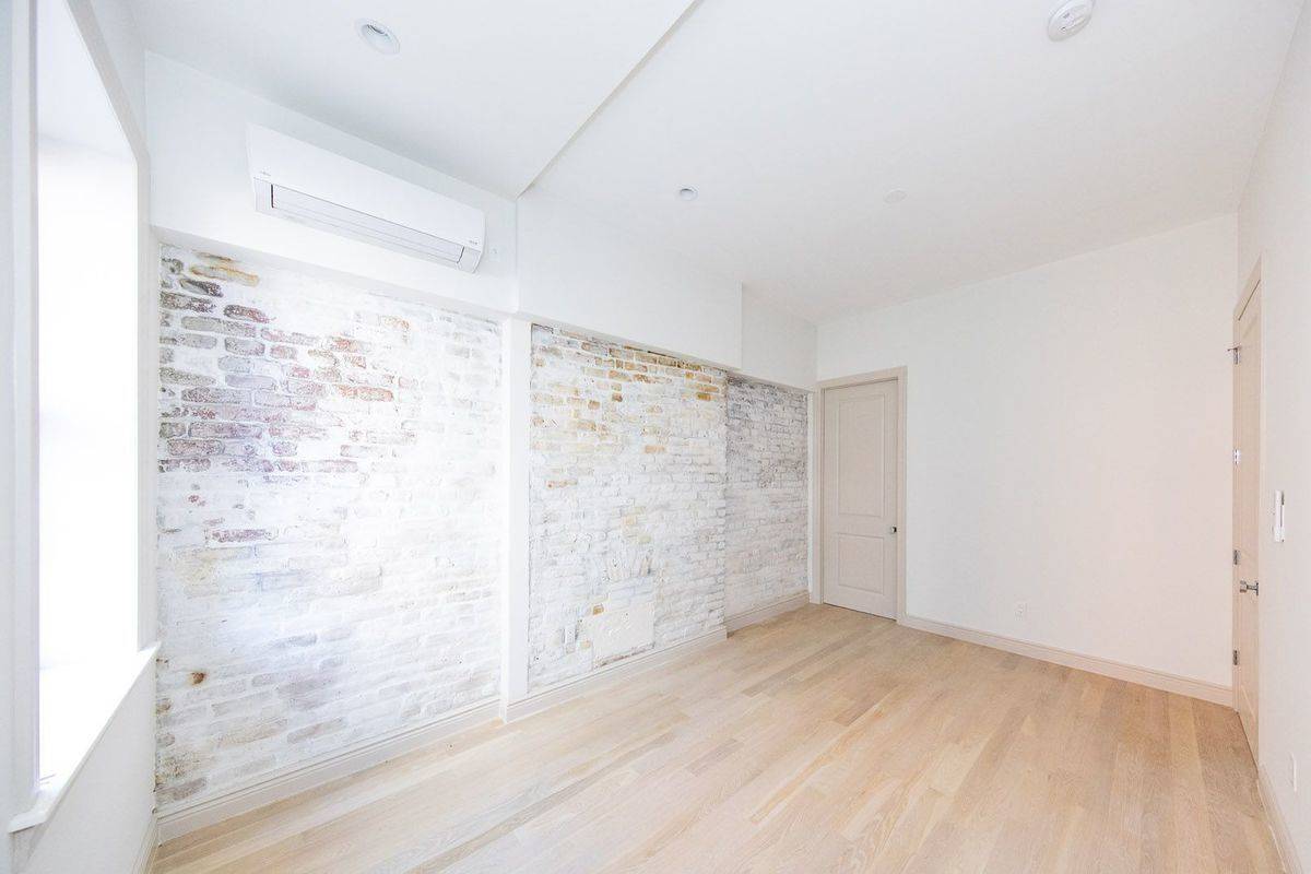 BEAUTIFUL WEST CHELSEA 1 BED 2 BATH!!! NO FEE!!! FREE RENT!!