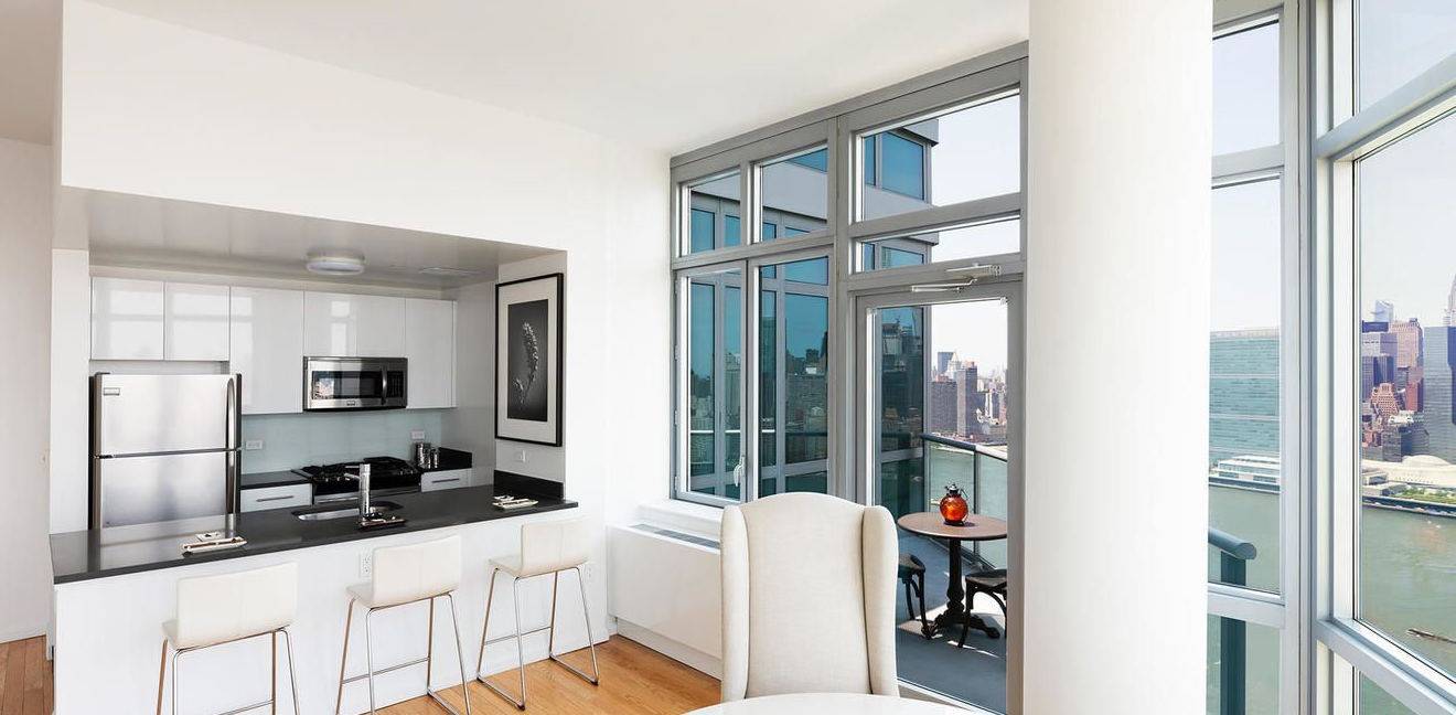 LIC Waterfront *STUDIO Unit* Large Windows/ Luxury Amenities/ Full-time Doorman/ Outdoor Garden Terrace/ Tennis Courts/ Volleyball Courts/ Parking *1 Month Free*