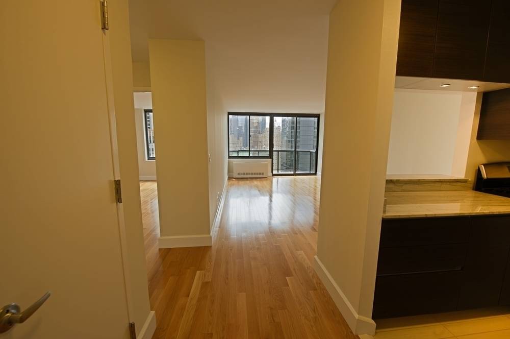 NO DEPOSIT!PRIME MIDTOWN LOCATION,TIME SQUARE ,THEATER DISTRICT,BROADWAY,FULL SERVICE BUILDING,FLEX 2 BEDROOMS