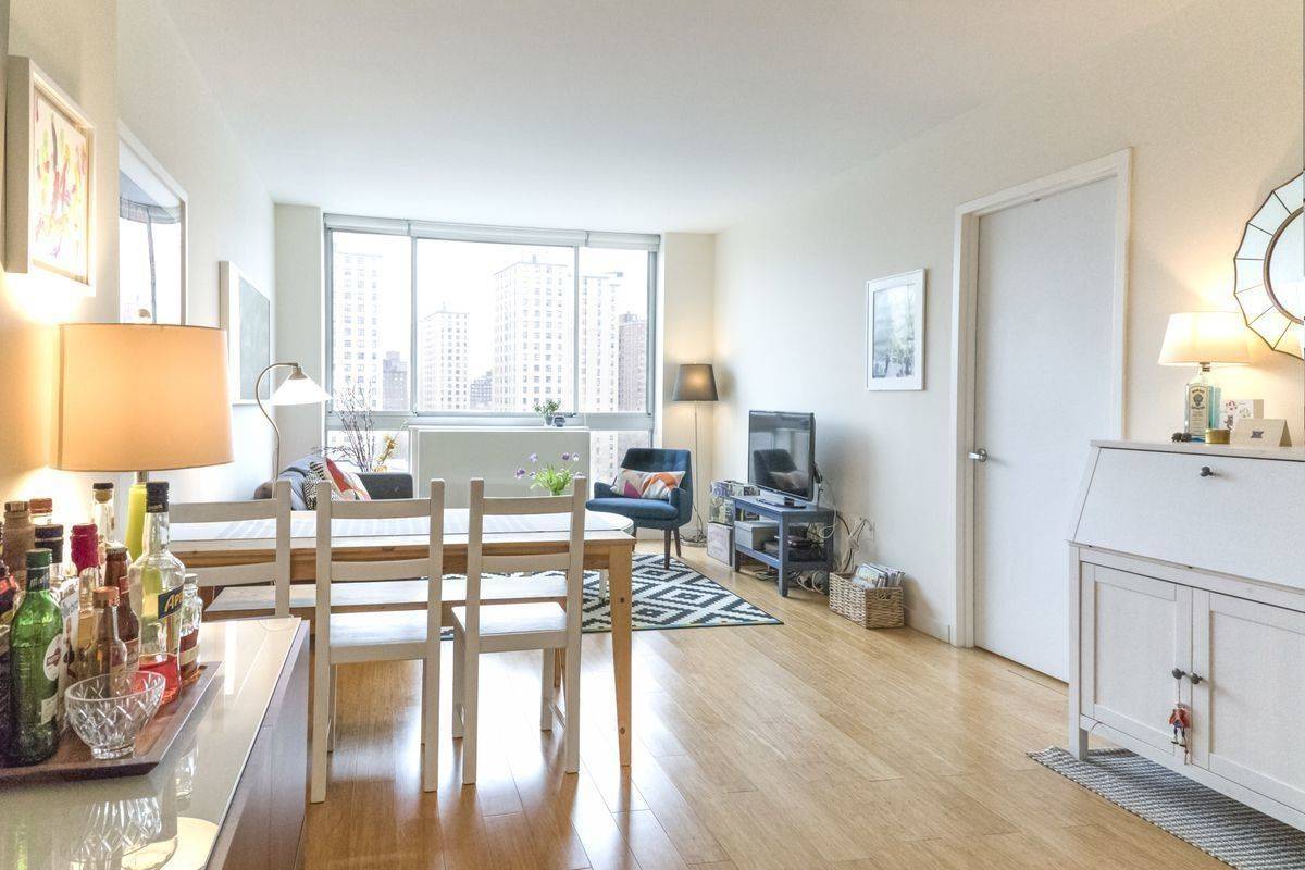 Must See! Large & Airy 1 Bed Flex/1 Bath in East Village
