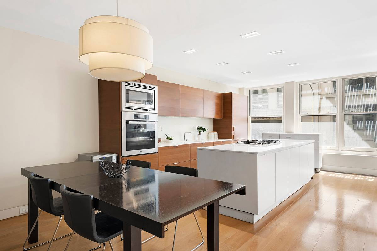 Madison Square Park and Union Square. Foodies will love the easy access to Fairway, Trader Joe's and Eataly, and transportation is a breeze with N/Q/R/W, F/M, 4/5/6, 1/2/3, L and PATH trains nearby.