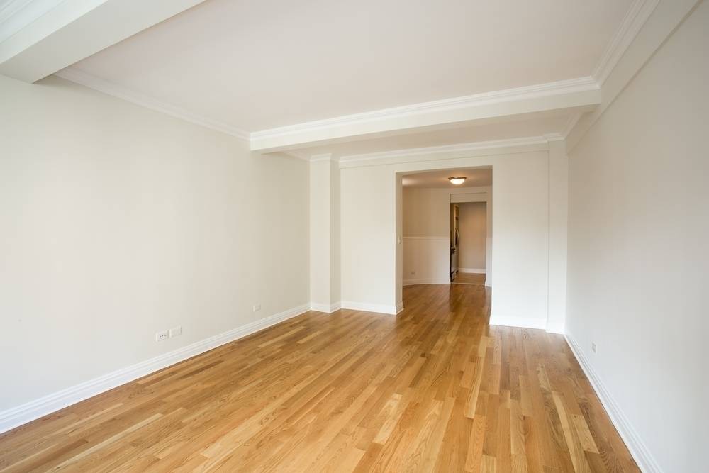 Oversized and Bright, Luxury 1 bed/1 bath, No Fee Apartment in Murray Hill w/ Large Dining Area