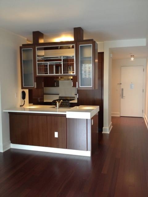 No Fee | Large 1bed/1bath Lincoln Square Apartment in Luxury Full Service Building